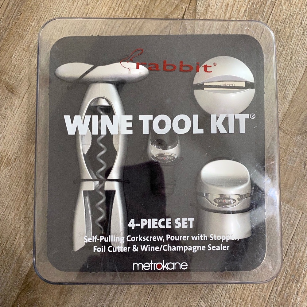 NEW! Rabbit by Metrokane 4-piece Wine Tool Kit